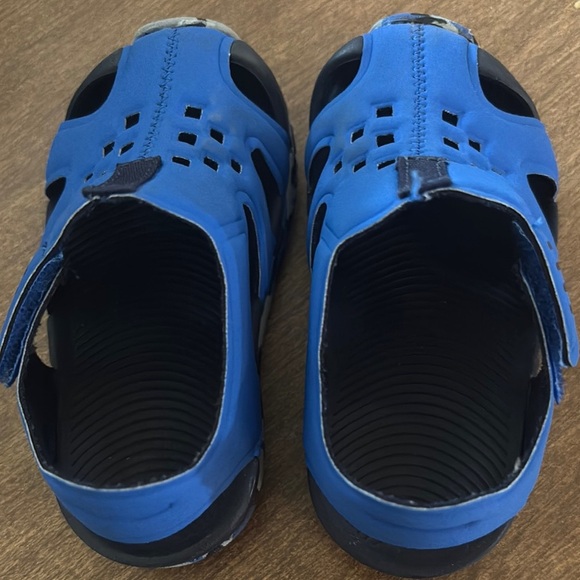 Wonder Nation Blue Sandals with Adjustable Strap and Ventilation - Picture 4 of 5